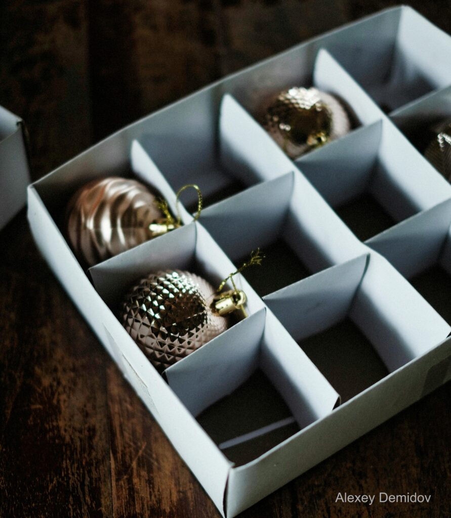 It's time to get the tinsel downand put the Christmas wreaths away.Bright decorations I so lovemust not stay up another day.