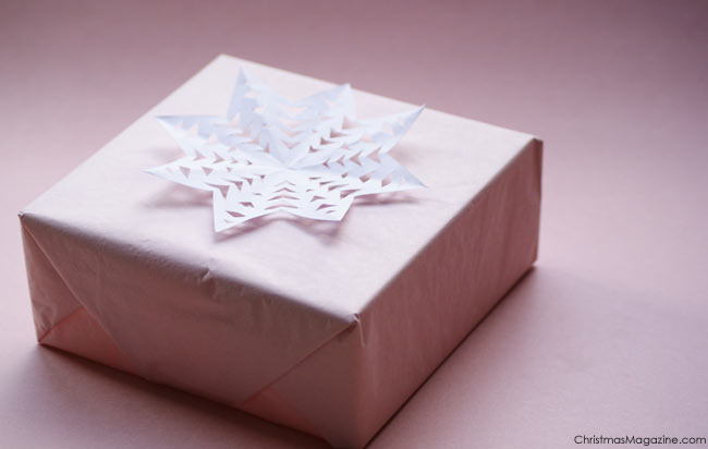 gift wrapping with paper cutout, present decoration