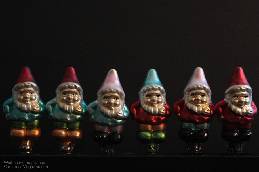 line of dwarfs