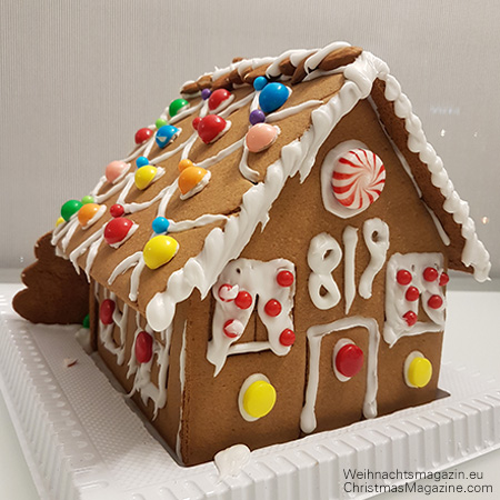 gingerbread house, Christmas activity advent calendar