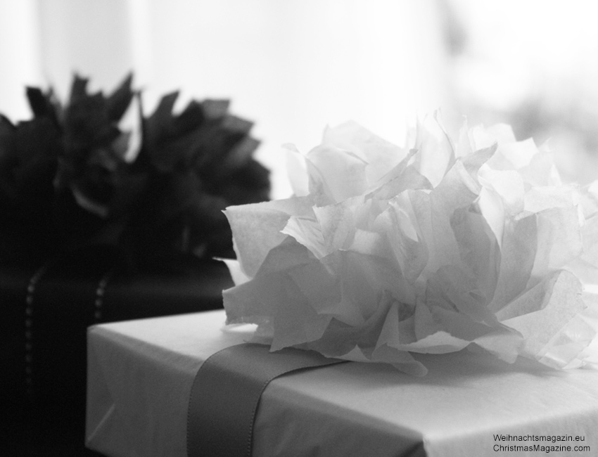 paper dahlia, do it yourself, gift wrapping, do it yourself