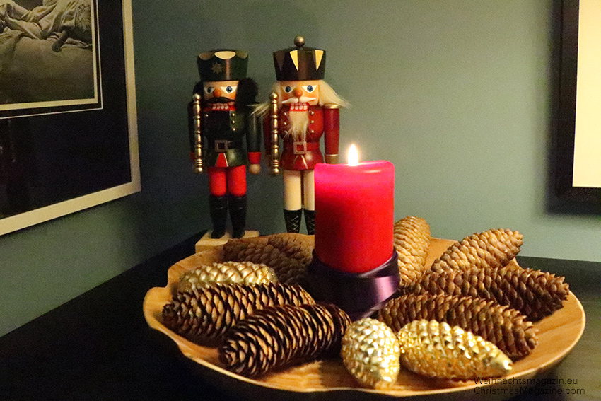 Christmas arrangement, pinecones, Christmas ornaments, Germany, handblown, German nutcrackers