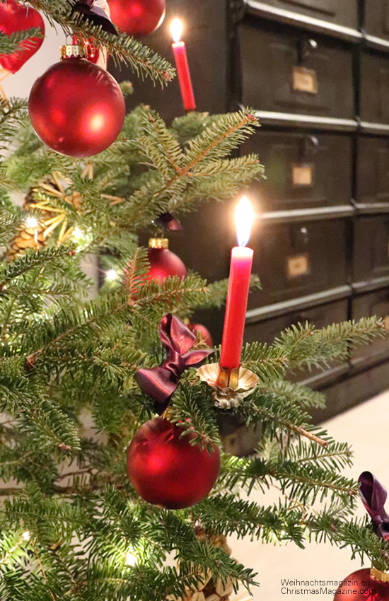 decorated Christmas tree, red and purple, real candles