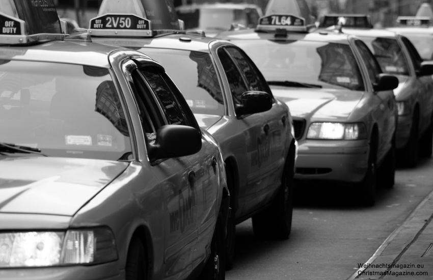 taxi line up in New York City