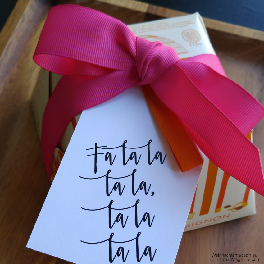 panettone, gift tags, fa la la la la