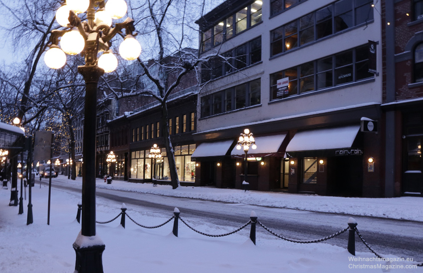 Gastown in Winter, British Columbia, snow, Christmas lights