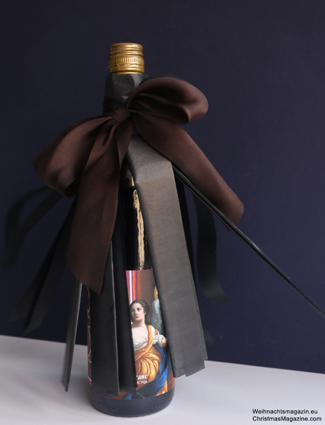 bottle wrapping, tissue paper, black
