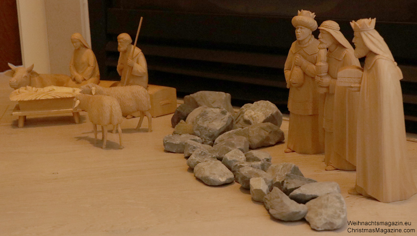 nativity scene Advent calendar, stones, do it yourself, Three Kings, Maria and Joseph