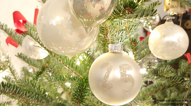 Christmas baubles, vintage, Germany, white